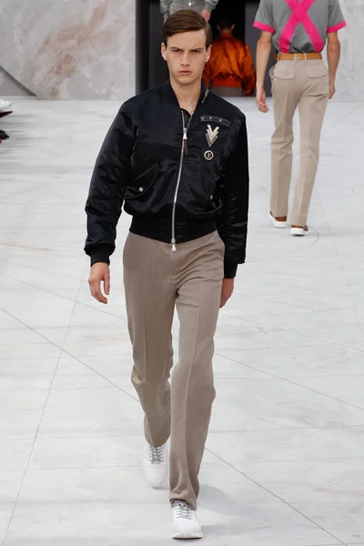 Look 22
